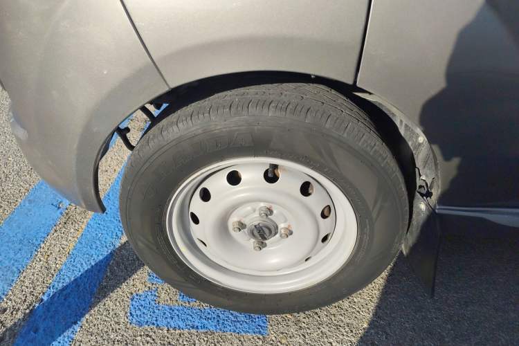 Used Jinbei New Hiace X30L 2021 1.5L Wealth Van Non-Air-Conditioned Version China VI Standard SWC15M
