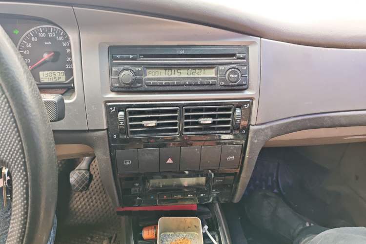 Used Volkswagen Santana Vista 2008 1.8L Manual Sishang Model Audio And AC Panel