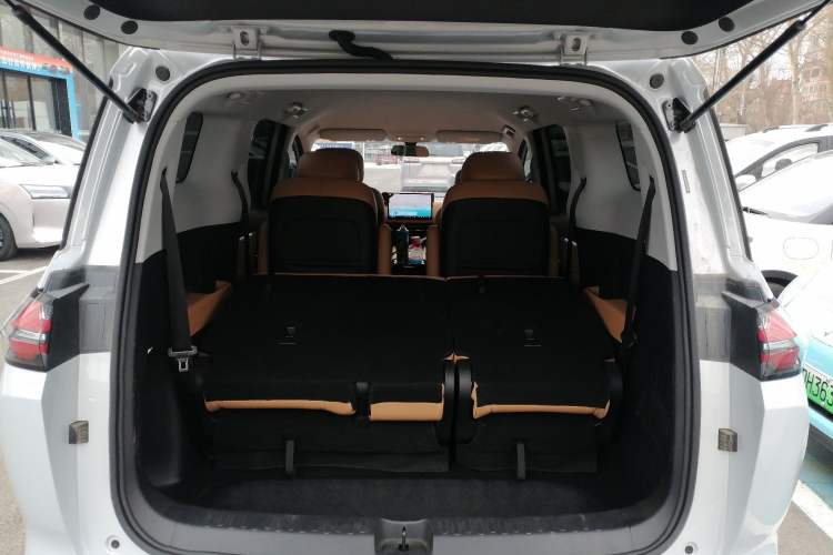 Used Wuling Wuling Starlight 730 2025 Model Plug-in Hybrid 125km Luxury Edition