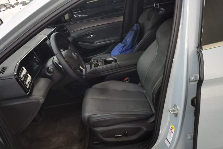 Used BYD Qin L 2025 DM-i Smart Drive 120KM Excellence Model
