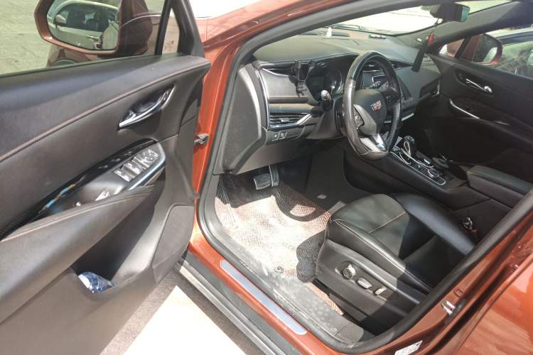 Used Cadillac XT4 2018 28T 4x4 Leading Sport Model