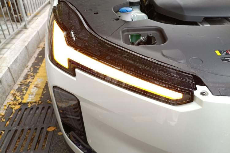 Used Volvo XC70 Plug-in Hybrid 2026 Model Four-Wheel Drive Long-Range Core Right Front Headlight