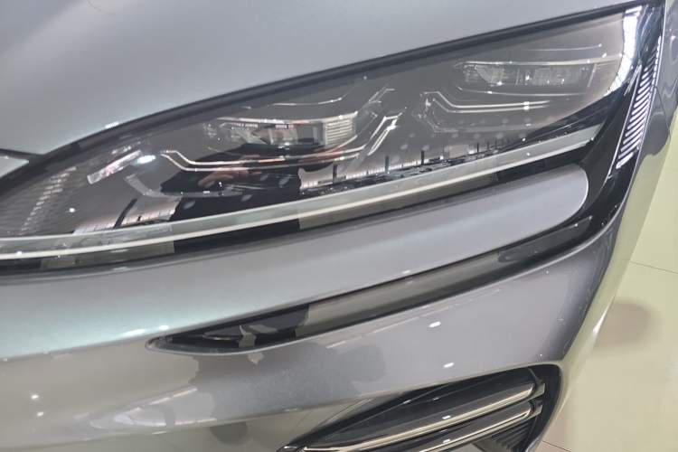 Used BYD Song PLUS New Energy 2023 Champion Edition DM-i 110KM Flagship PLUS Left Front Headlight