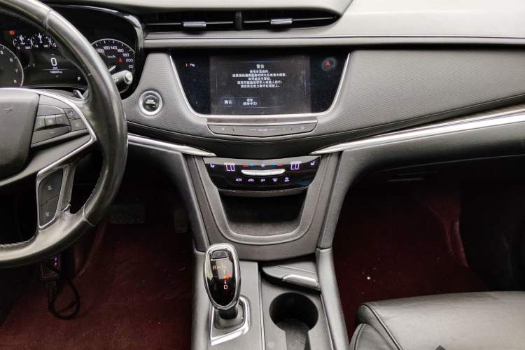 Used Cadillac XT5 2018 25T Luxury Model Audio And AC Panel