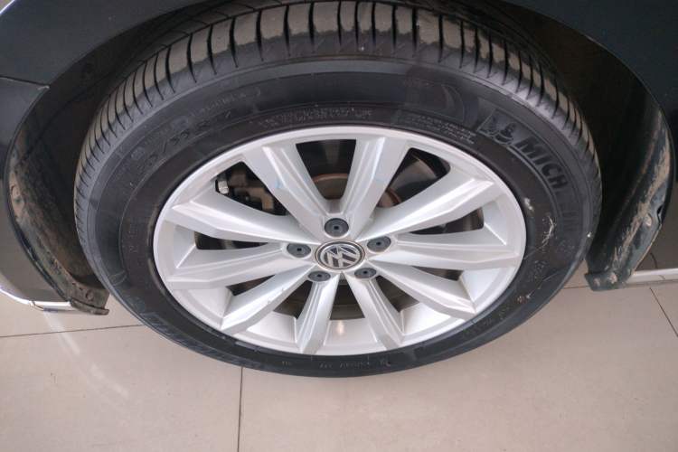 Used Volkswagen Magotan 2018 330TSI DSG Advanced Model Left Front Wheel Hub