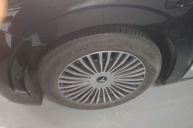 Used VOYAH Dream 2025 PHEV Four-Wheel-Drive Flagship Version – Qiankun Edition Left Front Wheel Hub