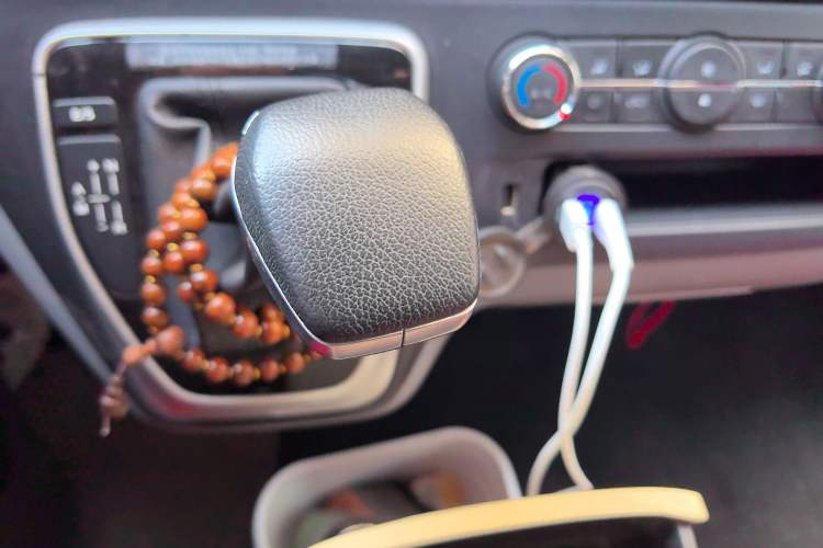 Used SAIC MAXUS Xintu V80 2023 2.0T AMT Classic Aoyuntong Power Version Long Wheelbase Mid-Roof Design 6/7/8/9-Seater
