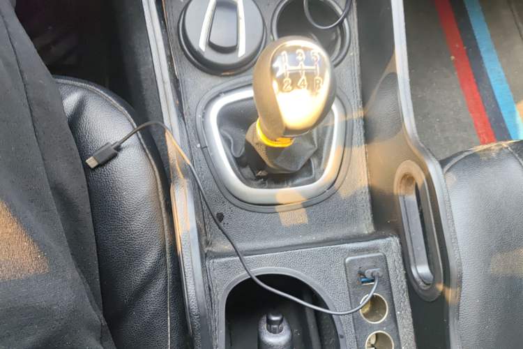 Used Dongfeng Fengon 330 2018 1.5L 330S Premium Edition DK15 Gear Lever