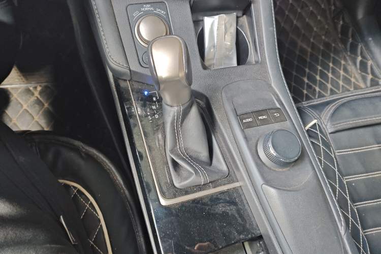 Used Lexus ES 2015 300h Luxury Edition Gear Lever