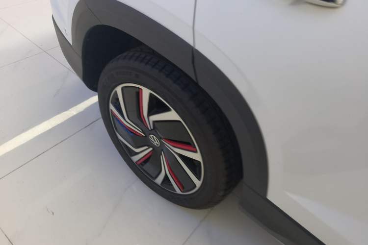 Used Volkswagen Tharu 2024 300TSI Two-Wheel-Drive Moon Luxury Edition Right Rear Wheel Hub