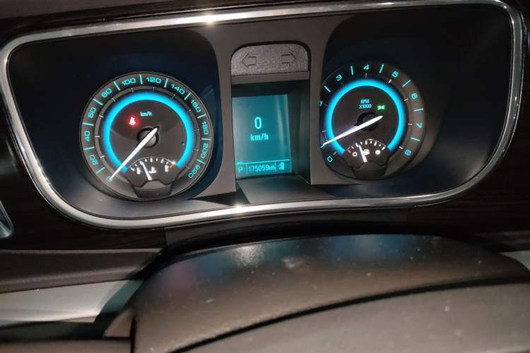 Used Buick GL8 2013 3.0L GT Luxury Business Haoya Edition
