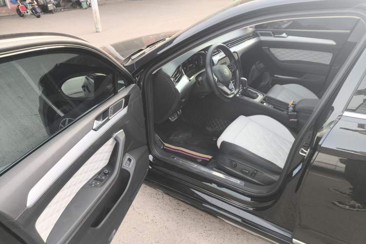 Used Volkswagen Magotan 2025 Zhongxiang Version 330TSI DSG Luxury Edition Driver Seat