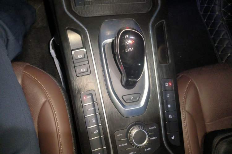Used Wey VV6 2021 2.0T Two-Wheel Drive Smart Plus
