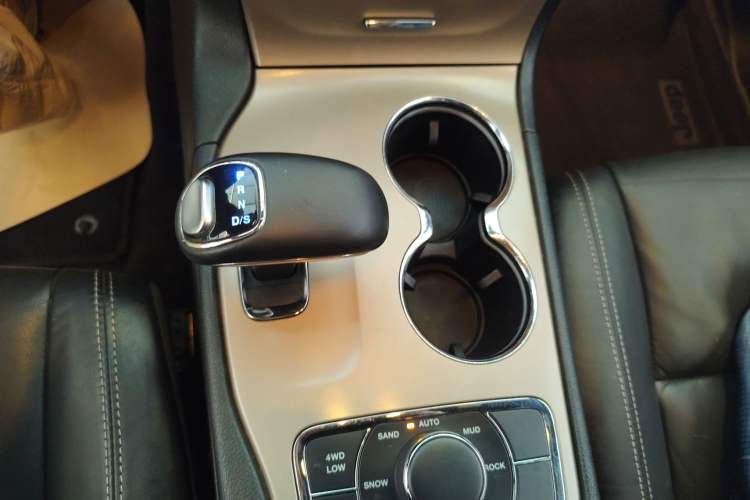 Used Jeep Grand Cherokee 2014 3.0TD Diesel Comfort Navigation Version Gear Lever