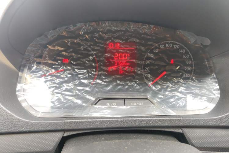 Used Volkswagen Jetta 2017 1.4L Manual Fashion Edition Odometer Close Up