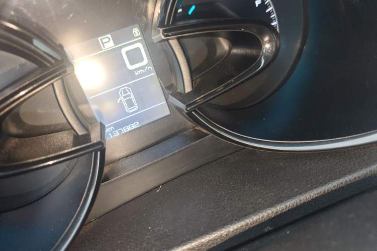 Used Dongfeng Aeolus AX7 2015 2.0L Automatic Zhiyi Trim