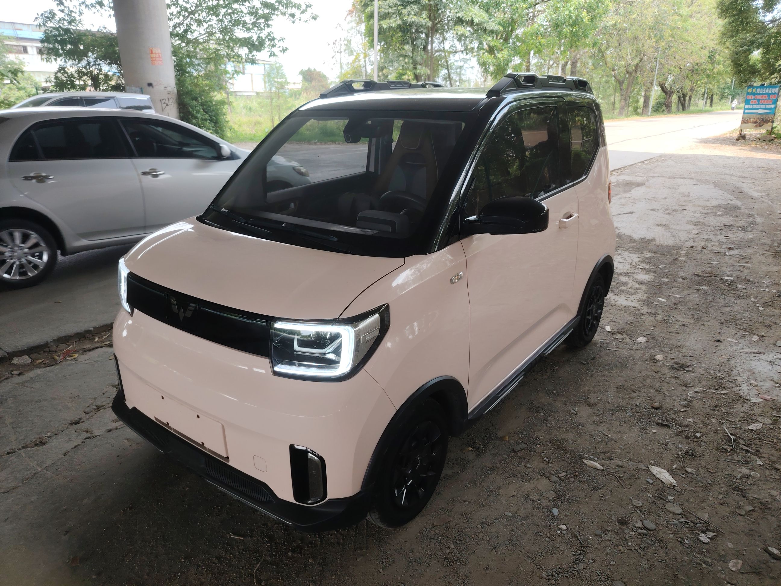 Под передней частью автомобиля