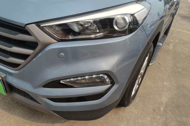 Used Hyundai Tucson 2015 1.6T Dual-Clutch Two-Wheel-Drive Smart Model Left Front Headlight