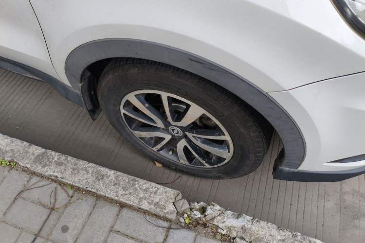 Used Dongfeng Fengon 580 2017 1.5T Manual Luxury Model Right Front Wheel Hub