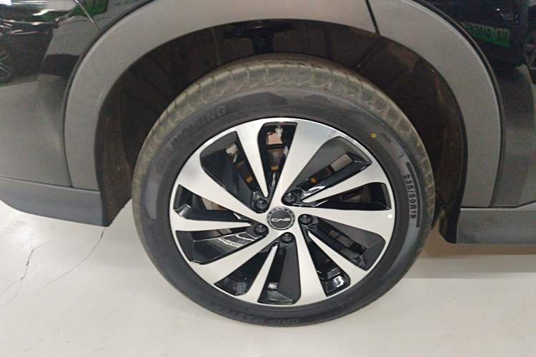 Used BYD Song PLUS New Energy 2024 HONOR Edition DM-i 110km Flagship Model Right Rear Wheel Hub