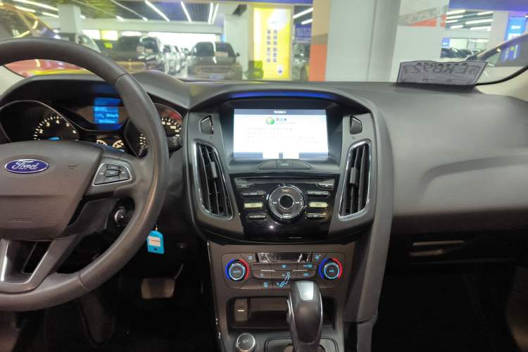 Used Ford Focus 2017 Hatchback 1.6L Automatic Fashion Edition Smart Drive Version
