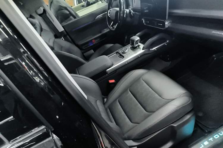 Used JETOUR Traveler 2023 2.0T All-Wheel-Drive CrossPRO Right Front Seat