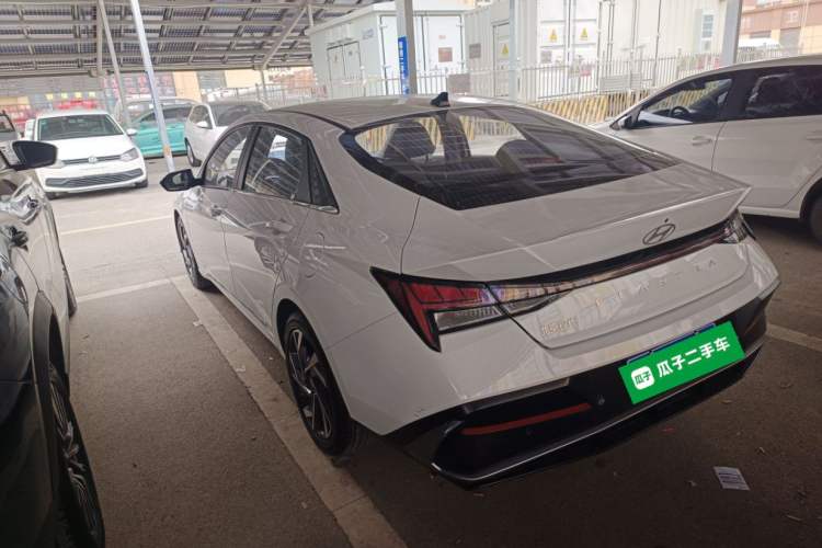 Used Hyundai Elantra 2023 1.5L CVT LUX Prestige Edition
