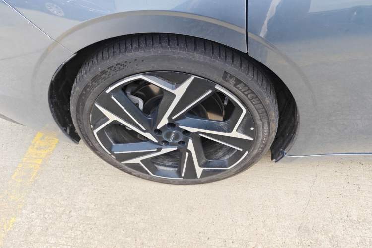 Used Lynk & Co Z10 2025 95 kWh 702 km All-Wheel Drive Intelligent Driving Ultra