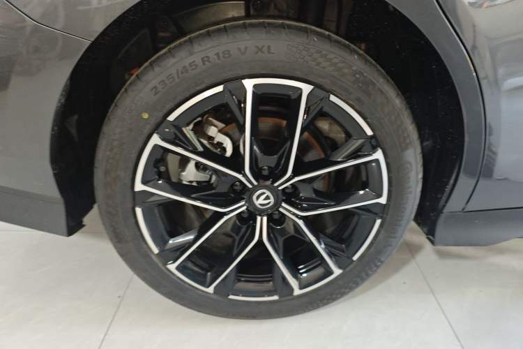 Used CHANGAN UNI-V iDD 2024 Blue Whale Smart Electric iDD 136km Luxury Model
