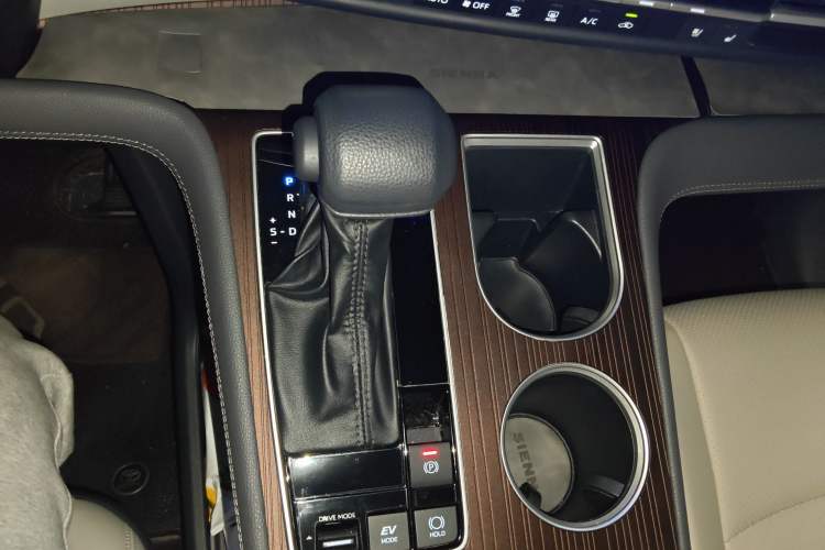 Used Toyota SIENNA 2023 2.5L Hybrid Comfort Edition
