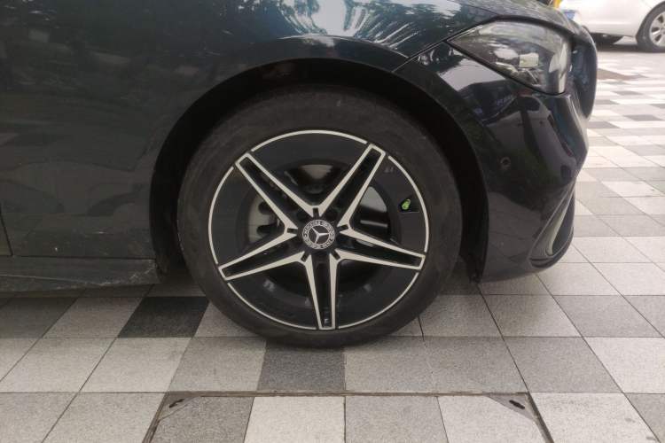 Used Mercedes-Benz C-Class 2023 C 260 L Bright Night Sports Edition Right Front Wheel Hub