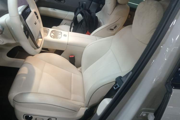 Used Li Auto i6 2025 Model Two-Wheel-Drive Standard Type
