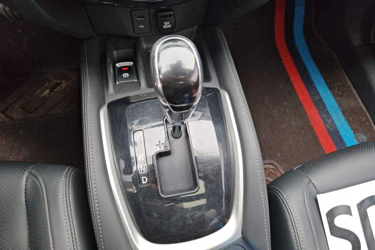 Used Nissan X-Trail 2023 Classic 2.0L Two-Wheel Drive Smart Connect Premium Edition Gear Lever