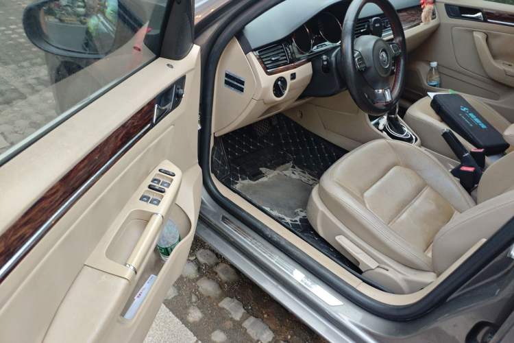 Used Volkswagen Bora 2013 1.6L Automatic Luxury Model Driver Seat