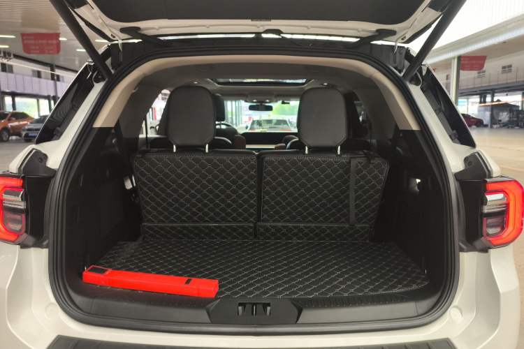 Used Ford Explorer 2023 EcoBoost 285 Four-Wheel Drive Titanium Edition 6 Seats
