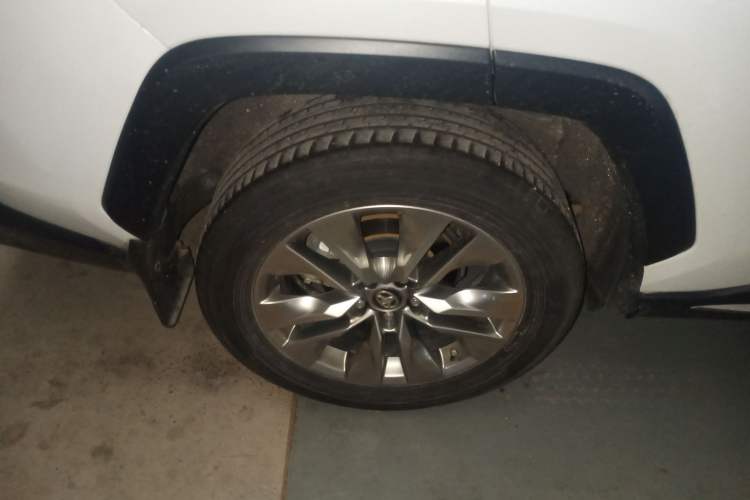 Used Toyota Wildlander 2022 Dual-Engine 2.5L E-CVT Two-Wheel Drive Luxury PLUS Edition Right Rear Wheel Hub