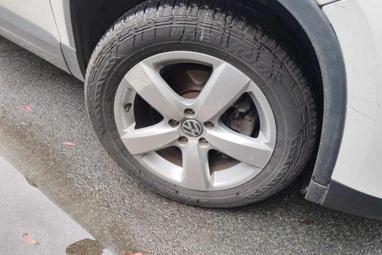 Used Volkswagen Tiguan 2013 1.8 TSI Automatic Two-Wheel Drive Comfort Edition Right Front Wheel Hub