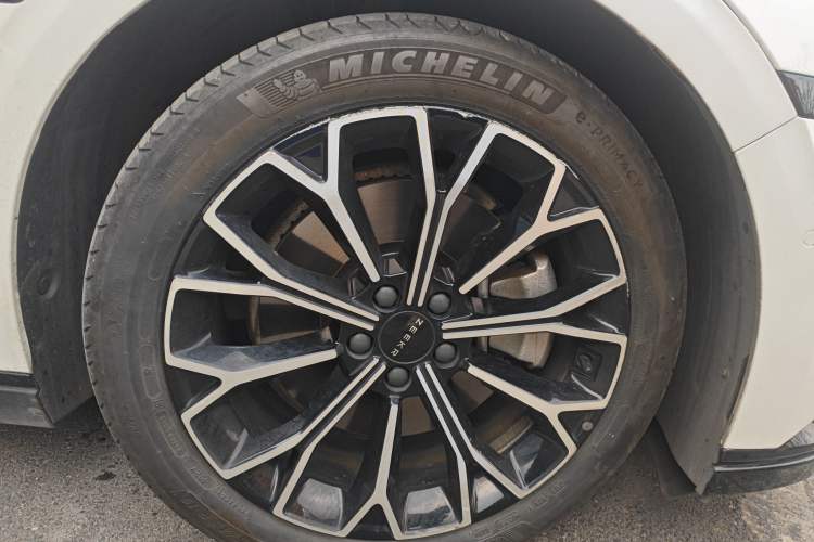 Used Zeekr 007 2024 Rear-Drive Intelligent Driving Version 75 kWh Right Front Wheel Hub