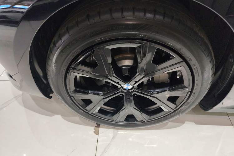 Used BMW i3 2025 eDrive 35 L Left Front Wheel Hub