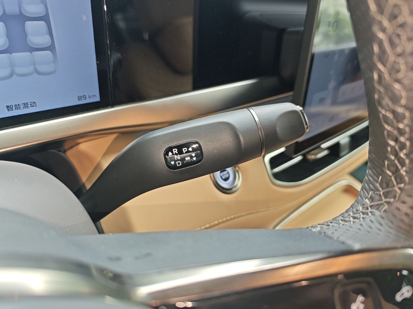 Hongqi HQ9 PHEV 2026 Model 2.0T Four-Wheel Drive Prestige Edition — снимка 16