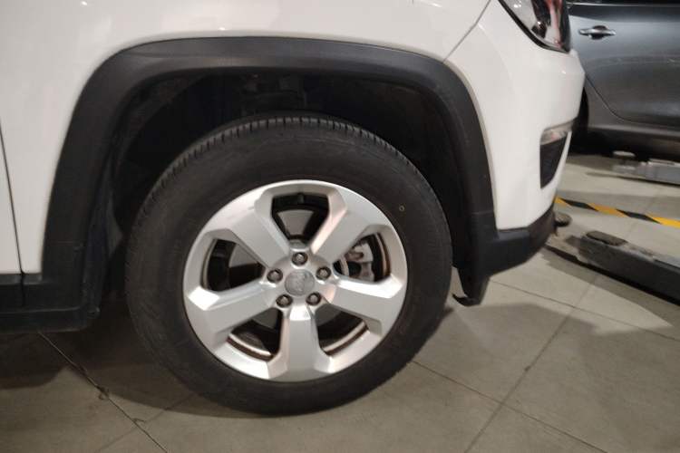 Used Jeep Compass 2019 200T Automatic Enjoyment - Connected Large Screen Version Right Front Wheel Hub