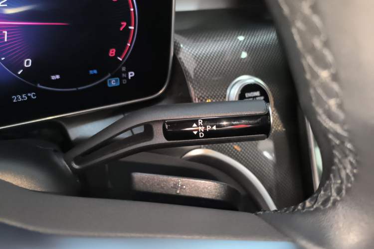 Used Mercedes-Benz GLC 2023 Facelift GLC 260 L 4MATIC Dynamic Version 5 Seats Gear Lever