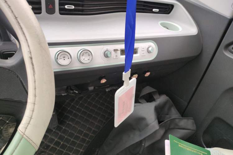 Used Wuling Hongguang MINIEV 2022 Macaron Fashion Model Lithium Iron Phosphate Audio And AC Panel