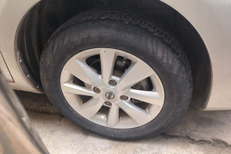 Used Nissan Livina 2013 1.6XE Manual Comfort Edition
