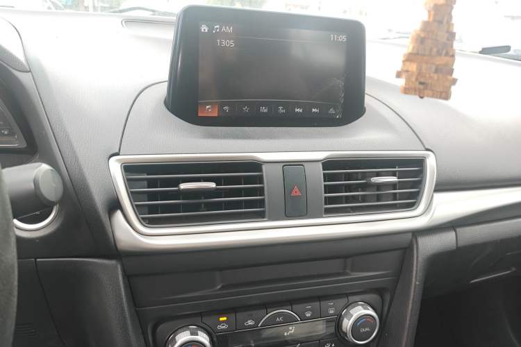 Used Mazda 3 Axela 2017 Sedan 1.5L Automatic Luxury Model Emission Standard China V
