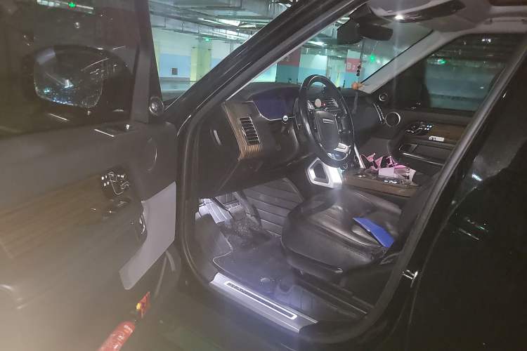 Used Land Rover Range 2018 3.0 SC V6 Vogue Extended-Length Model Driver Seat