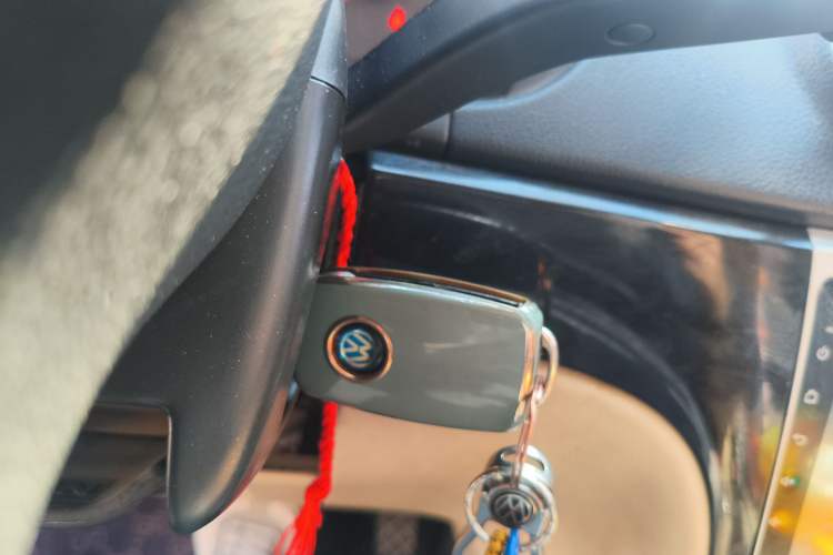 Used Volkswagen Lavida 2011 1.6L Automatic Premium Edition Vehicle Key