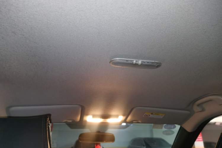 Used Nissan Kicks 2017 1.5L CVT Smart Drive Edition Headliner