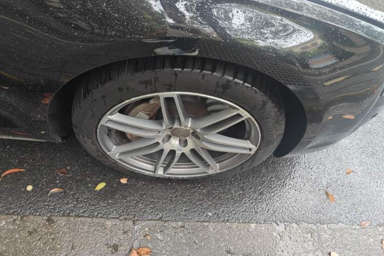 Used Audi A8 2014 A8L 60 TFSI quattro Luxury Model Right Front Wheel Hub