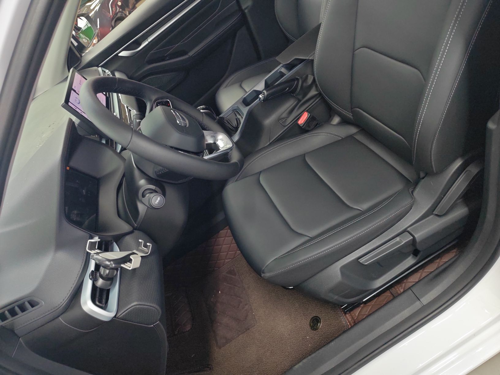 Переднее сиденье в автомобиле